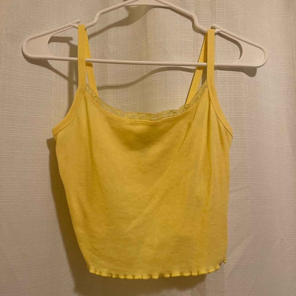 Women’s Lace w/ Ruffled Bottom Yellow Cropped Tank